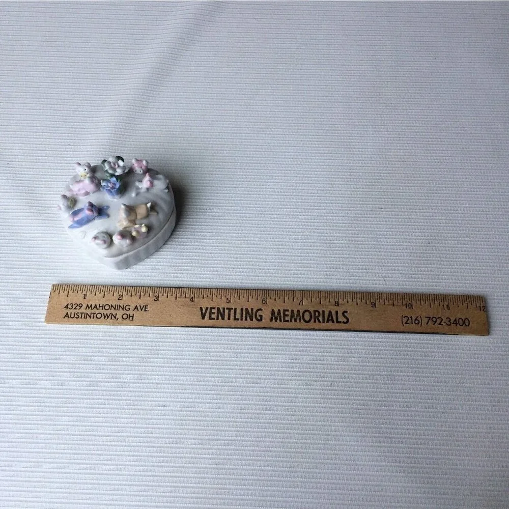 Heart Shaped Jewelry Trinket Box Cute Little Pigs and Flowers on Lid Vintage 3